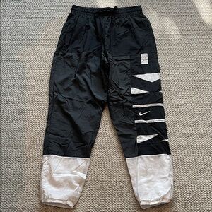 Mens’ Nike Wind Joggers/Pants